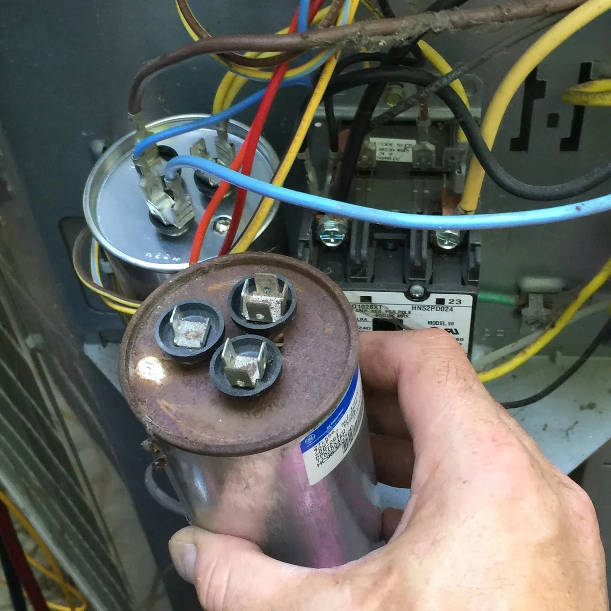 air-conditioner-capacitor-failure